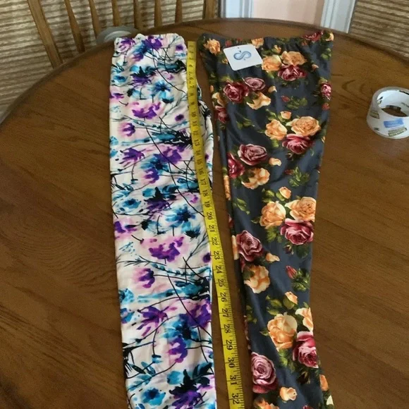 BUNDLE OF 4 Pairs of Floral and Paisley Leggings Size M NWT gifted - Picture 2 of 14